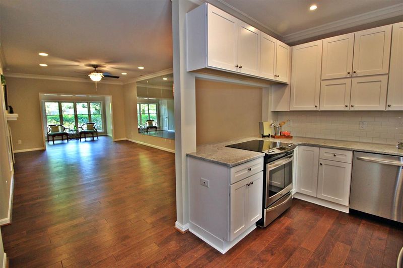 761 Bishops Park Dr #105, Raleigh, NC 27605