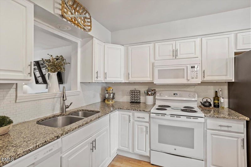 761 E Cardinal Dr, Fuquay Varina, NC 27526