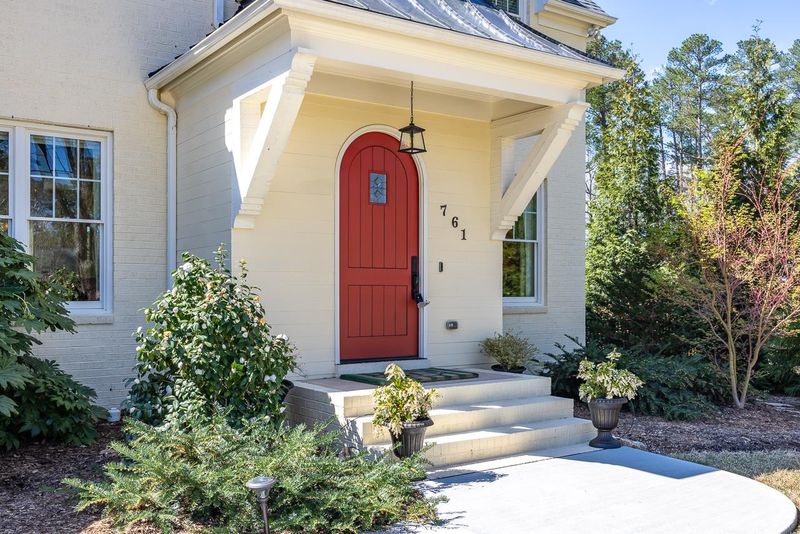 761 Manchester Dr, Raleigh, NC 27609