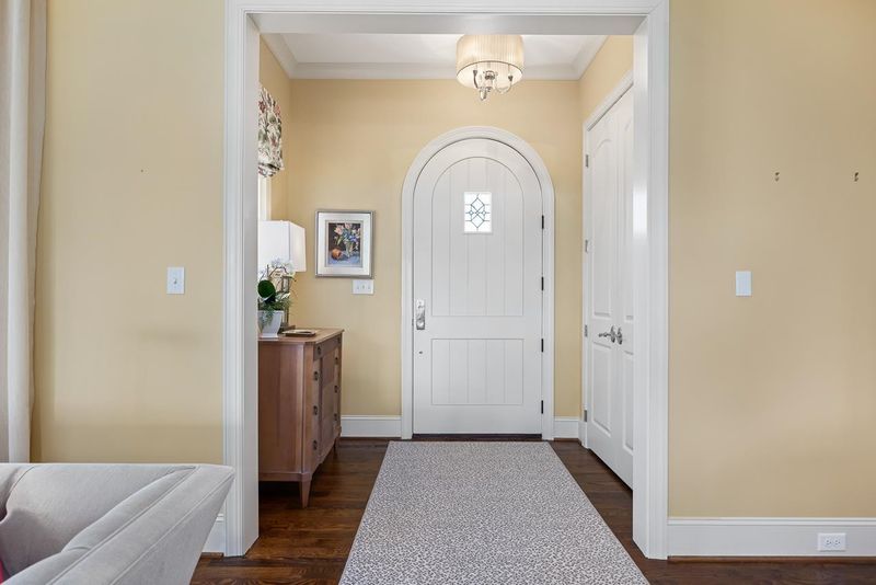 761 Manchester Dr, Raleigh, NC 27609