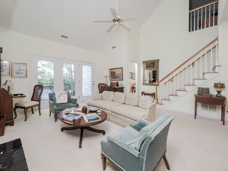 7623 Astoria Pl, Raleigh, NC 27612