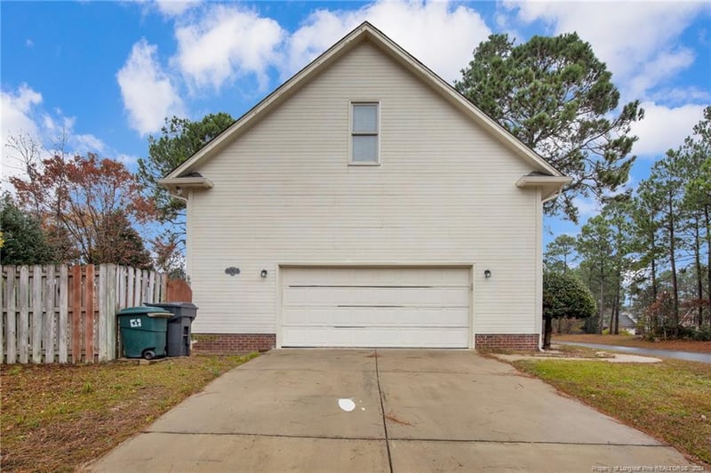 7635 Trappers Rd, Fayetteville, NC 28311