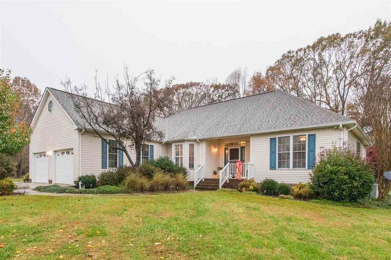 7637 Cummings Dr, Mebane, NC 27302