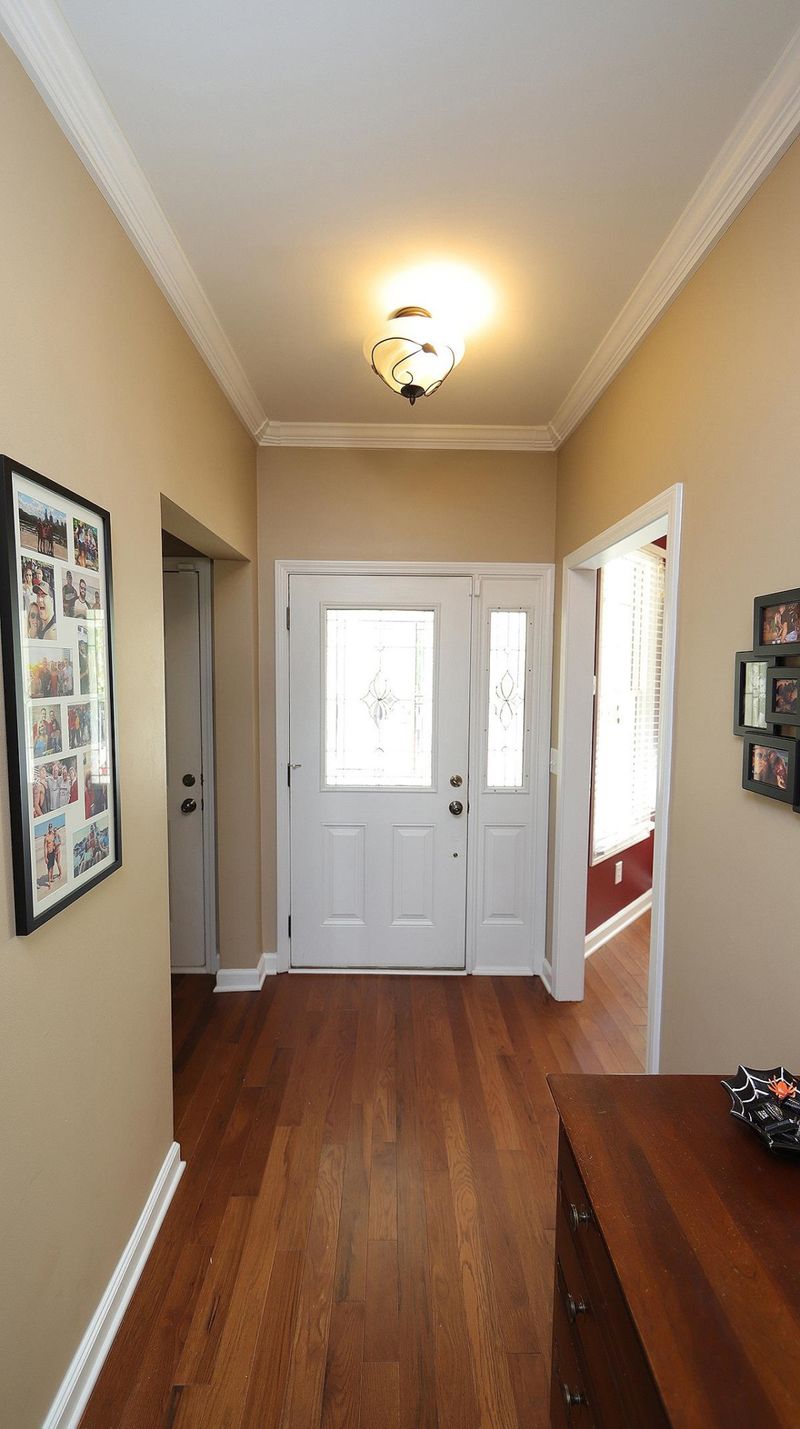 7652 Astoria Pl, Raleigh, NC 27612