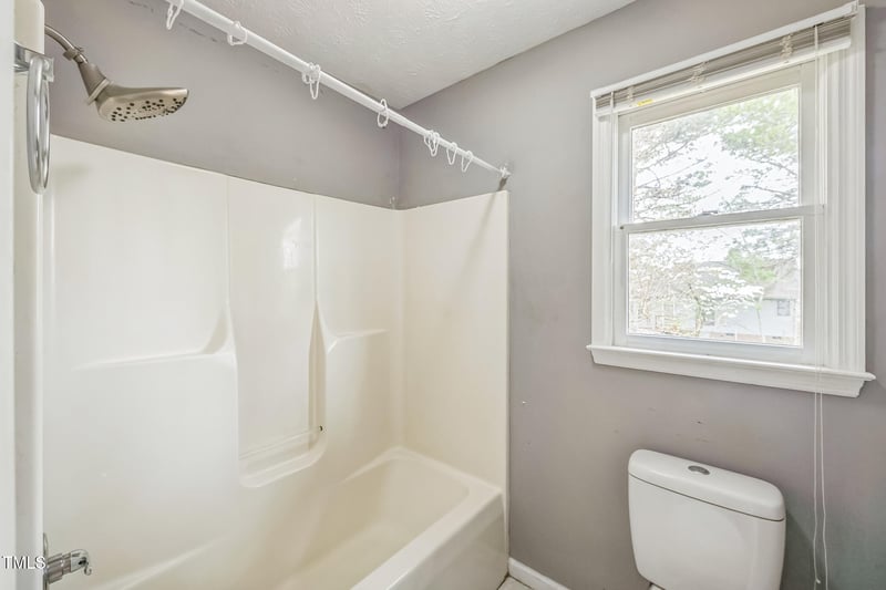 7667 Glenbrook Dr, Fayetteville, NC 28314