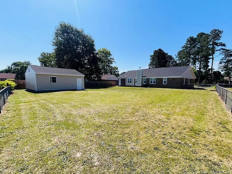 7690 Beverly Dr, Fayetteville, NC 28314