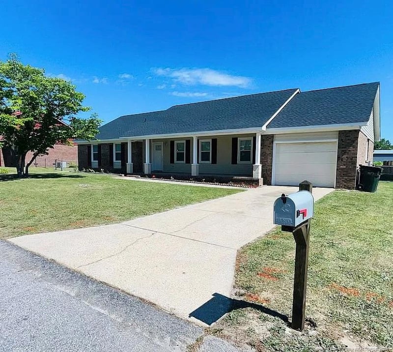 7690 Beverly Dr, Fayetteville, NC 28314
