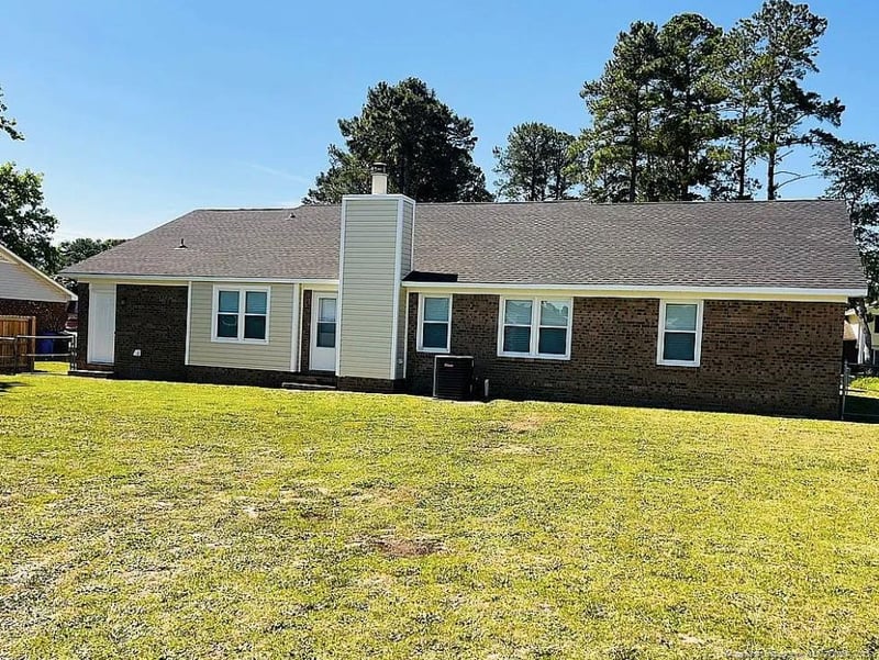 7690 Beverly Dr, Fayetteville, NC 28314