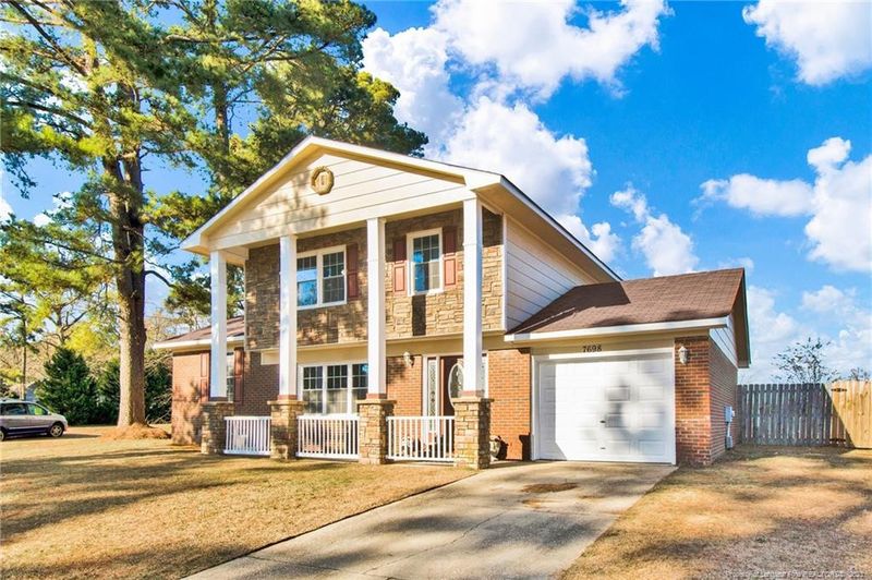 7698 Beverly Dr, Fayetteville, NC 28314