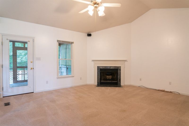 77 Richmond Dr, Clayton, NC 27527