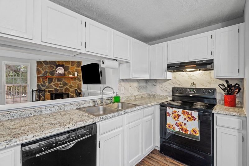 7700 Crown Crest Ct, Raleigh, NC 27615