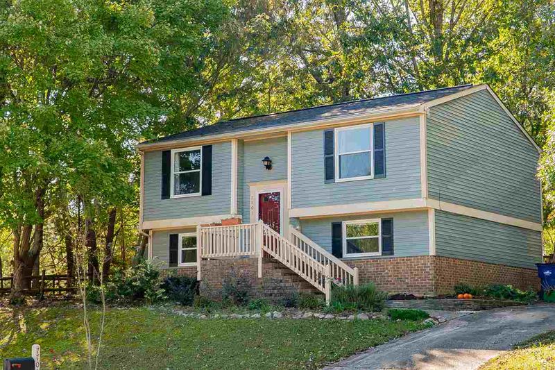 7701 Featherstone Dr, Raleigh, NC 27615