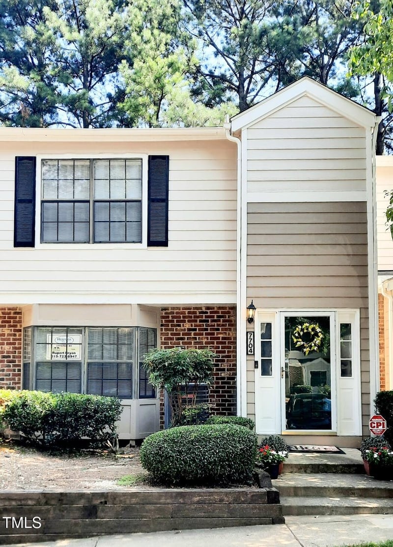 7704 Falcon Rest Cir, Raleigh, NC 27615
