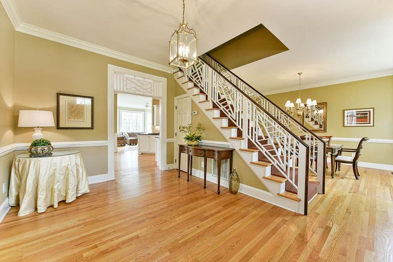 7705 Amesbury Dr, Chapel Hill, NC 27514