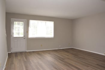 7712 Kingsberry Ct, Raleigh, NC 27615