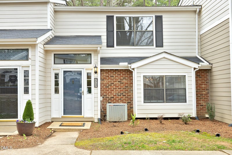 7717 Falcon Rest Cir, Raleigh, NC 27615