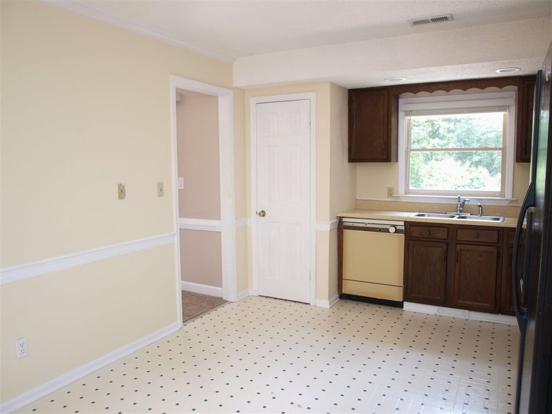7748 Brookdale Dr, Raleigh, NC 27616