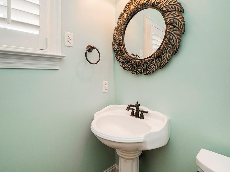 775 Meadowood Dr, Burlington, NC 27215