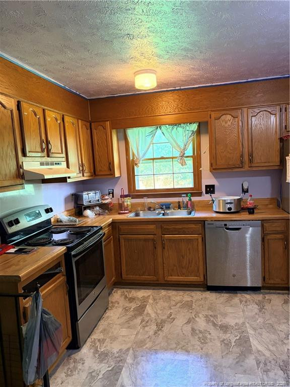 7777 Adrian Dr, Fayetteville, NC 28314