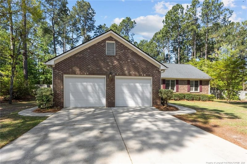 7783 Trappers Rd, Fayetteville, NC 28311