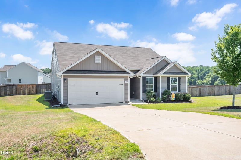 779 Avery Pond Dr, Fuquay Varina, NC 27526