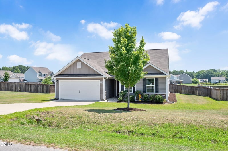 779 Avery Pond Dr, Fuquay Varina, NC 27526