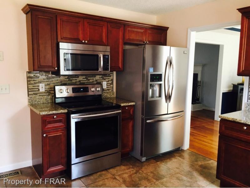 78 Cresthaven Dr, Sanford, NC 27332