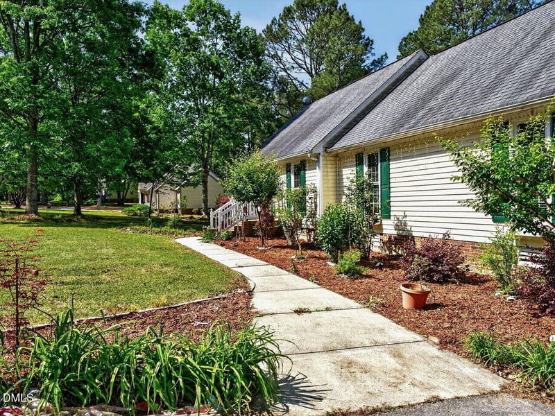 78 Tally Ho Dr, Selma, NC 27576