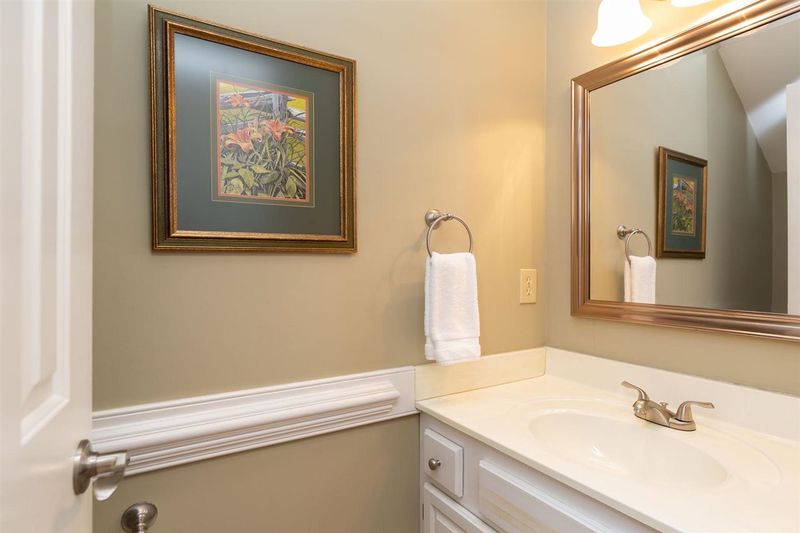 7802 Coach House Ln, Raleigh, NC 27615