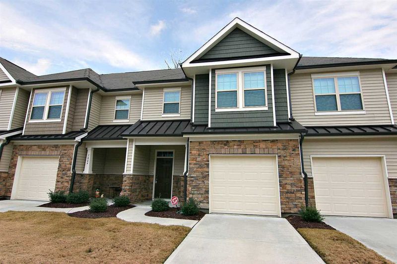 7806 Honeysuckle Bend Dr, Raleigh, NC 27616