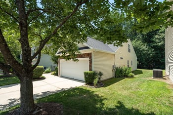 7807 Braefield Dr, Raleigh, NC 27616
