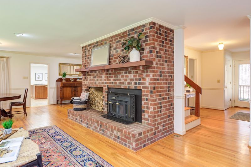 7807 Kennebec Dr, Chapel Hill, NC 27517