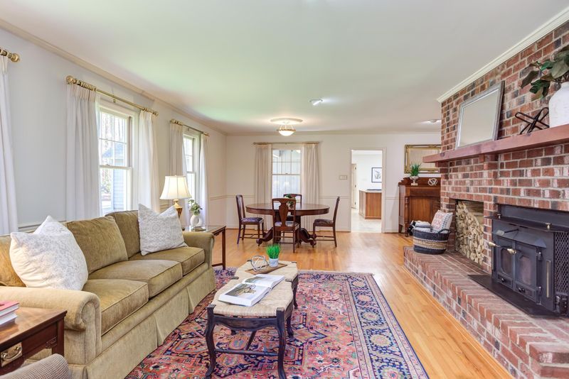 7807 Kennebec Dr, Chapel Hill, NC 27517