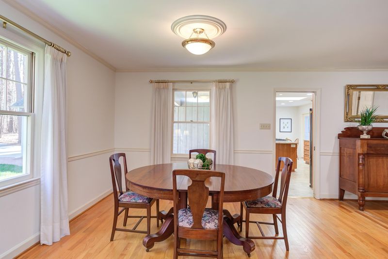 7807 Kennebec Dr, Chapel Hill, NC 27517