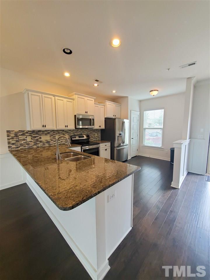 7807 Lillyhurst Dr, Raleigh, NC 27612