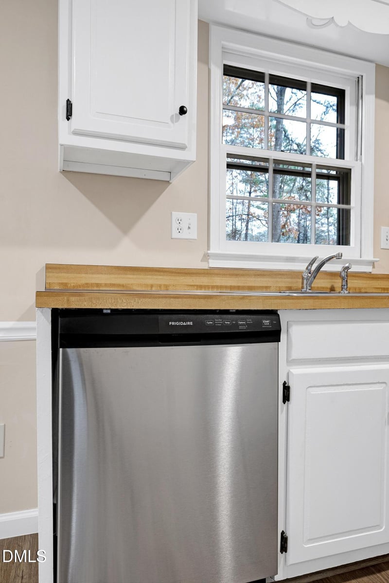 7812 Hemlock Ct, Raleigh, NC 27615