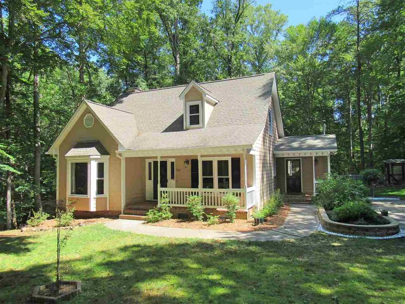 7814 Hawthorne Dr, Hillsborough, NC 27278