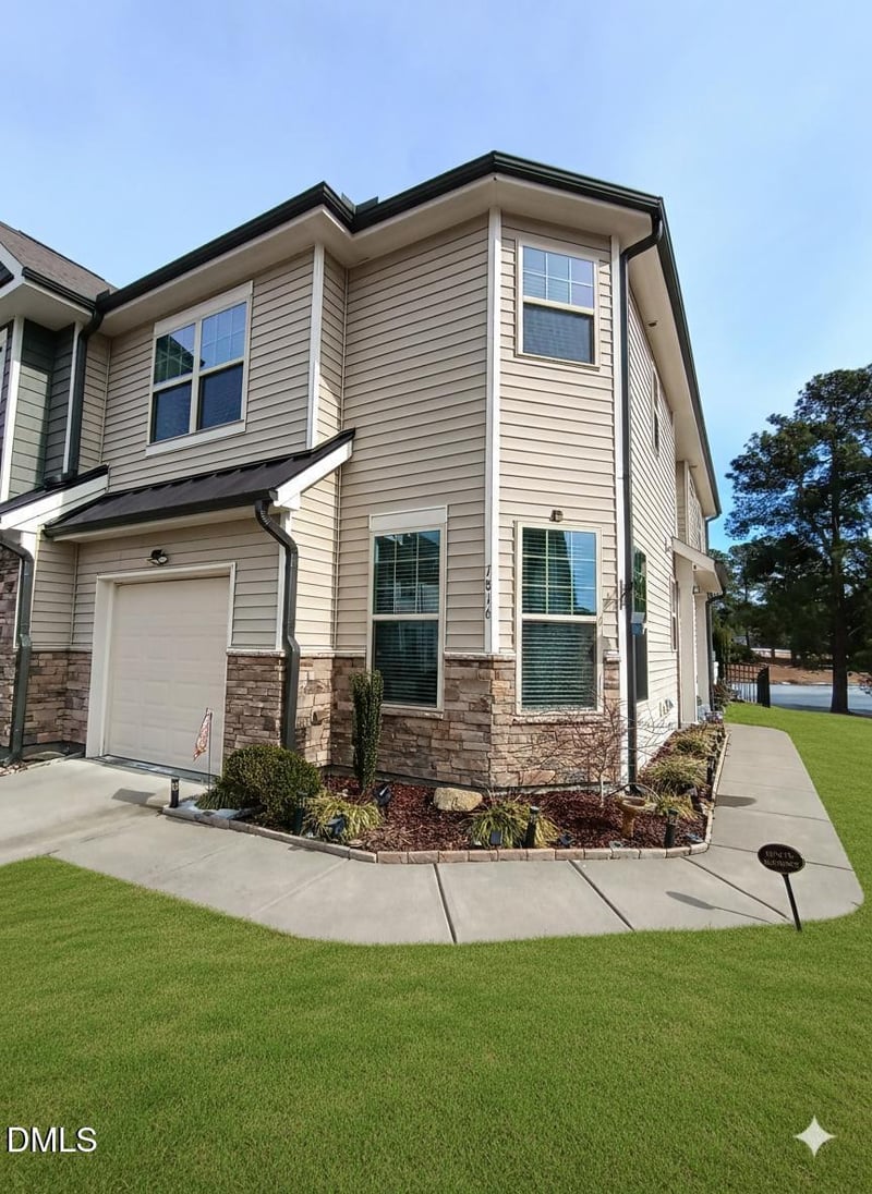 7816 Honeysuckle Bend Dr, Raleigh, NC 27616
