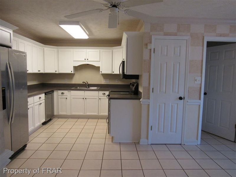 7822 Shuttle Rd, Fayetteville, NC 28311