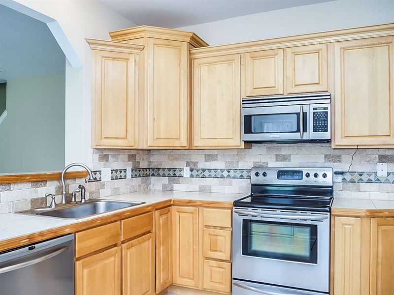 7823 Braefield Dr, Raleigh, NC 27616