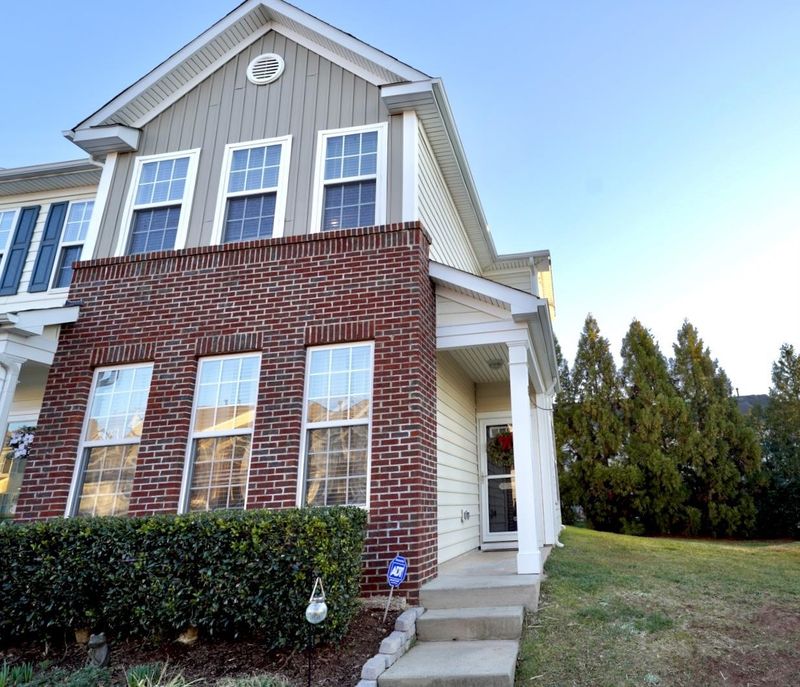 7825 Silverthread Ln, Raleigh, NC 27617