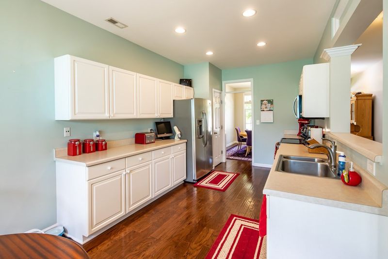 7842 Braefield Dr, Raleigh, NC 27616