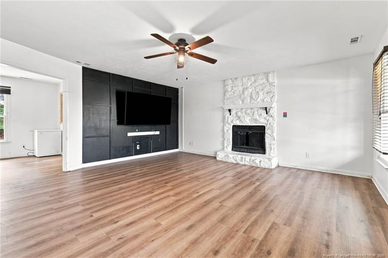 7878 Adrian Dr, Fayetteville, NC 28314