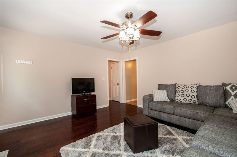 7901 Twin Oak Ct, Raleigh, NC 27615