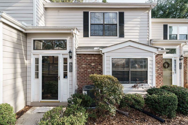 7906 Falcon Rest Cir, Raleigh, NC 27615