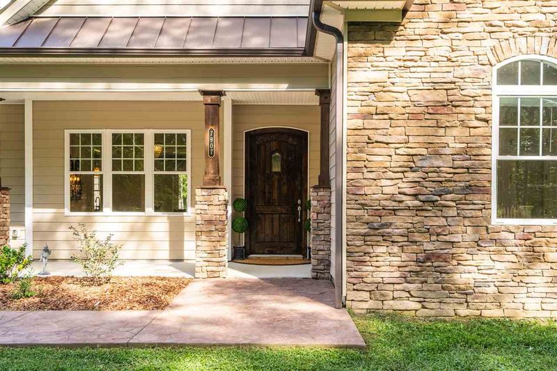 7907 Kennebec Dr, Chapel Hill, NC 27517