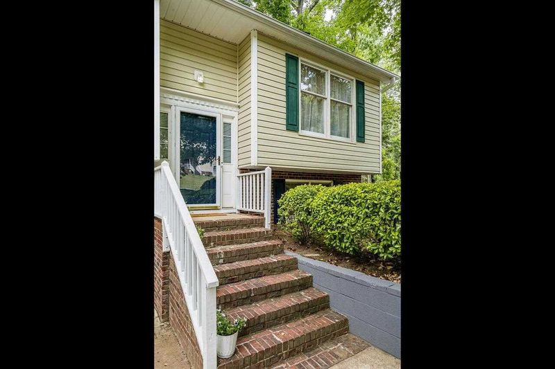 7920 Foxwood Dr, Raleigh, NC 27615
