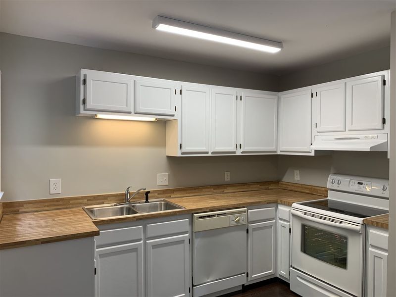 7924 Foxwood Dr, Raleigh, NC 27615