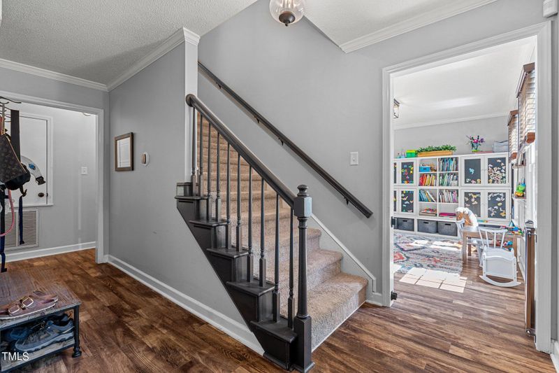 8 Aurora Ct, Durham, NC 27713
