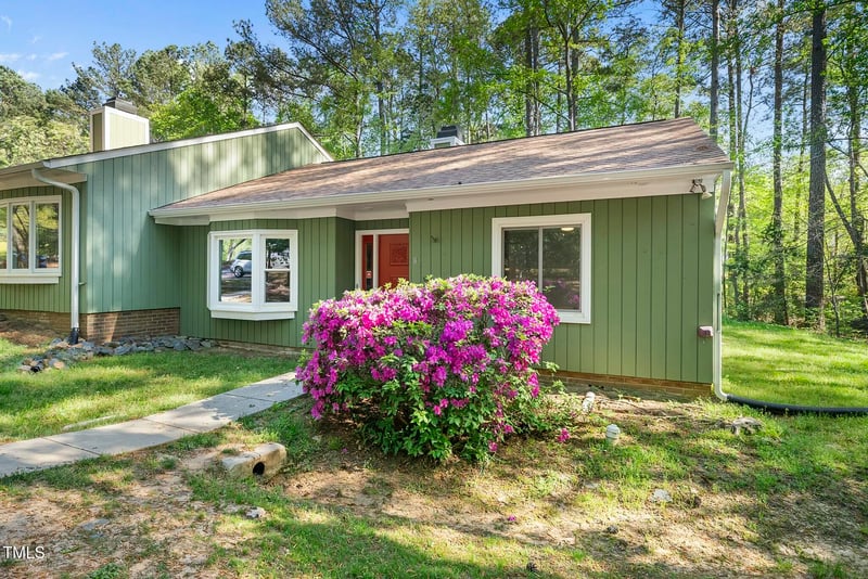 8 Bluebell Ct, Durham, NC 27713